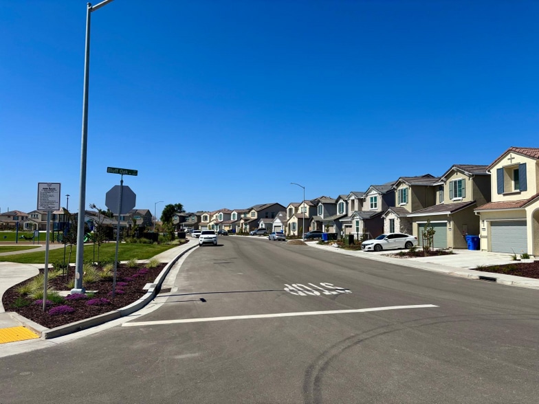 Building Photo - 1570 Pinchot Dr