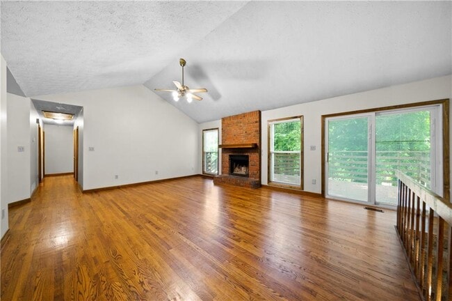 Building Photo - 5405 Iris Dr SW