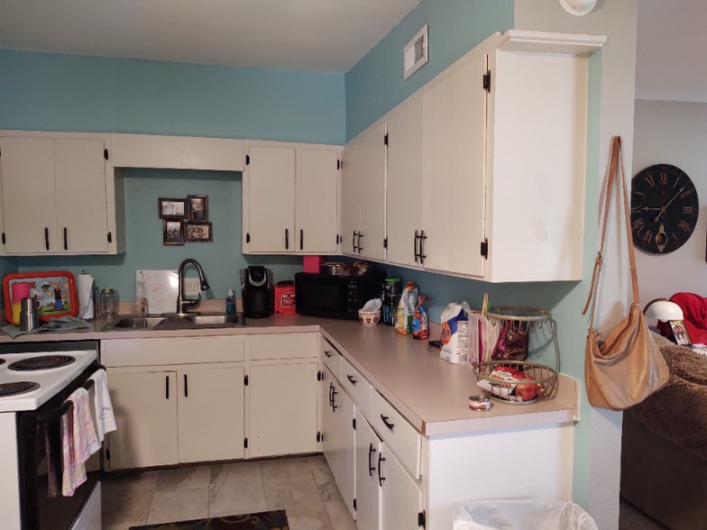 Building Photo - 635 W 25th St