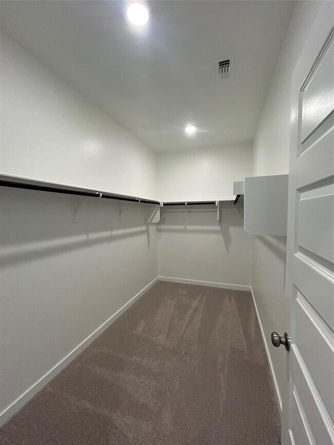 Building Photo - 2423 Ekvall Dr