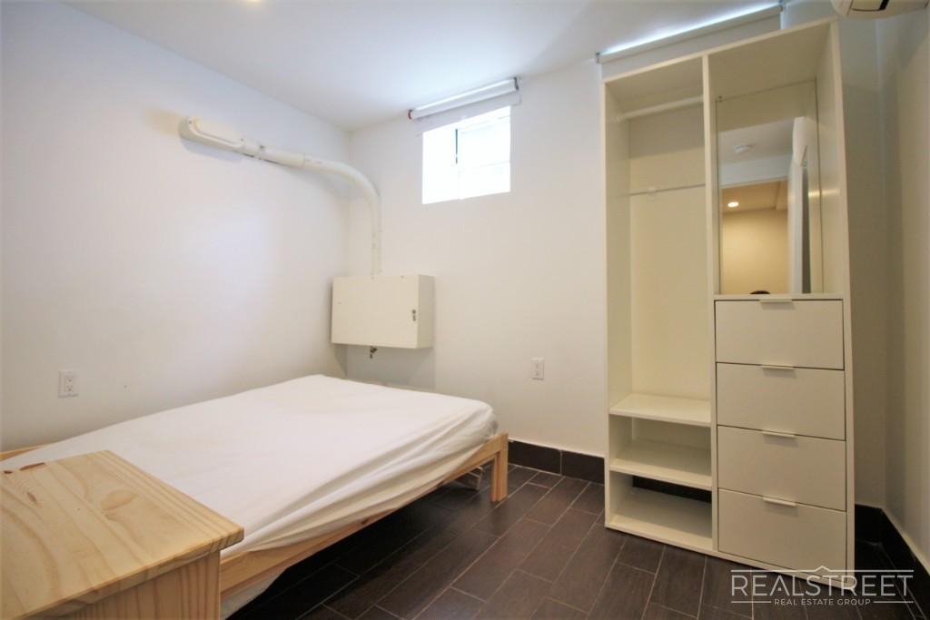 Building Photo - 4 Bed 2 Bath Duplex in BedStuy!
