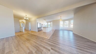 Building Photo - Top-Floor Remodeled 3BD/2BA with Parking &...
