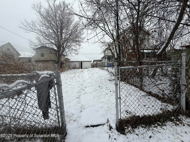 Building Photo - 417 Willow St