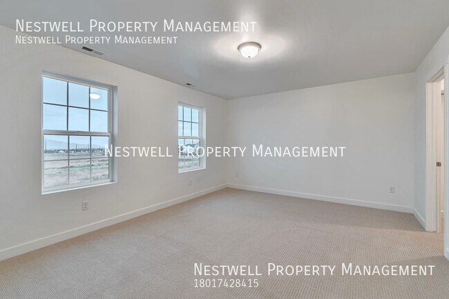 Building Photo - Stunning 3-bed Townhome in Daybreak