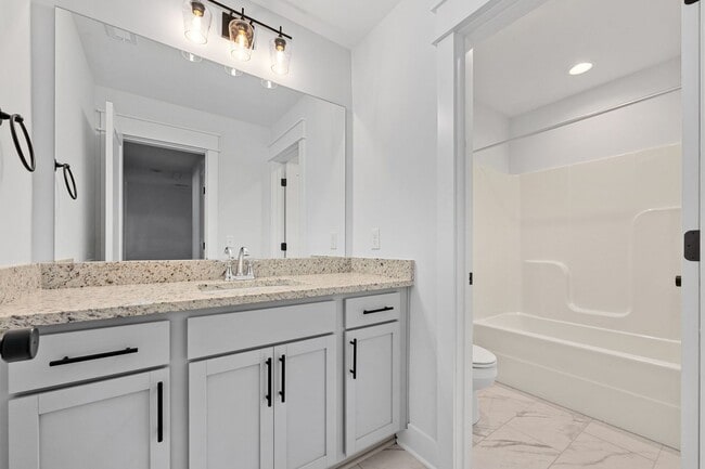 Building Photo - Lee Street B3