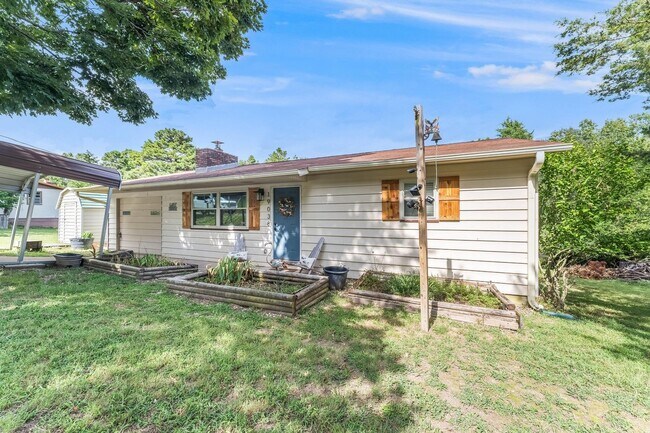 Primary Photo - Charming Two Bedroom in Rogers