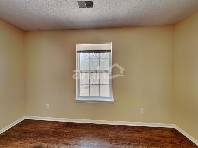 Building Photo - 5426 Alameda Rd