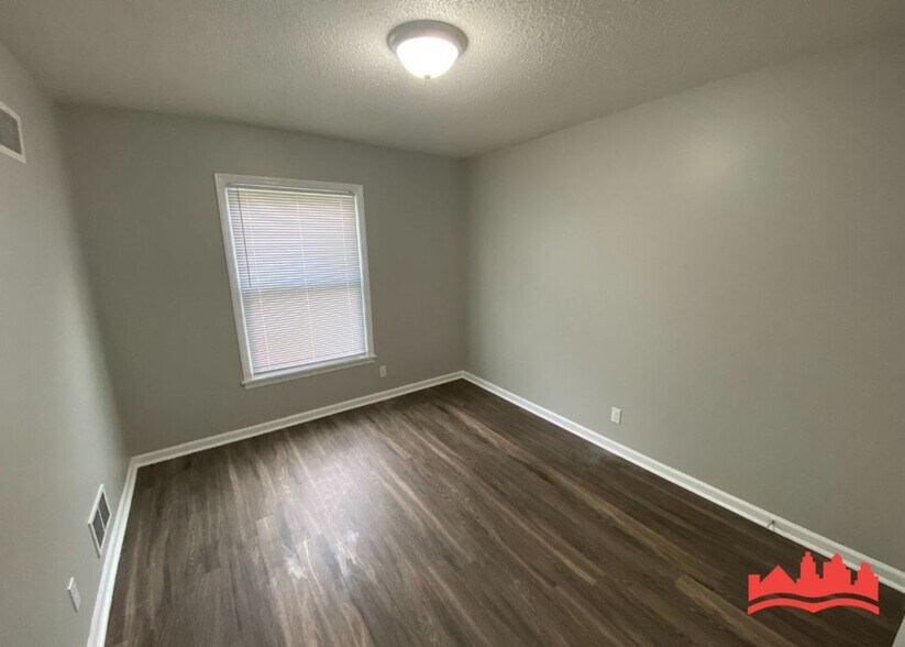 Building Photo - 5303 Villa Del Rey Dr