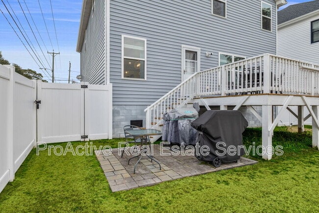 Building Photo - 9575 14th Bay St