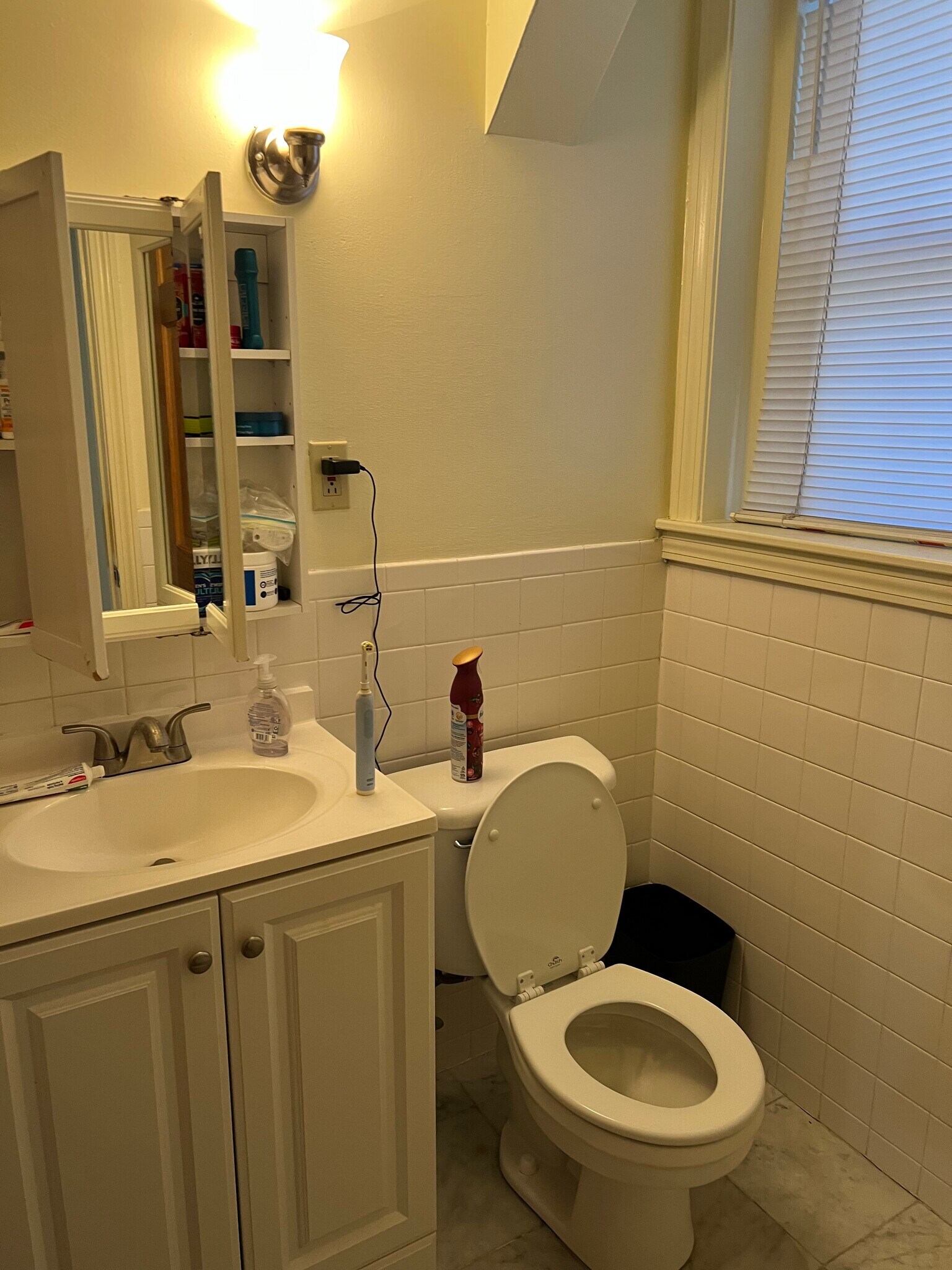 Building Photo - 1404 Beacon St