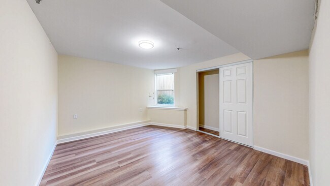 Building Photo - 1627 Clay St