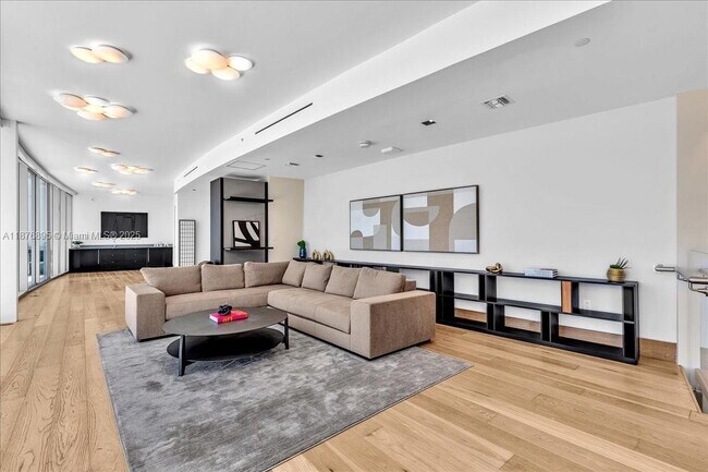 Building Photo - 200 Biscayne Blvd Way