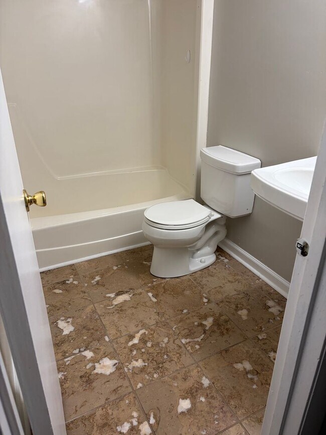 Building Photo - REMODELED NW RALEIGH 3 BEDROOM CONDO IN MARTINIQUE--SWIMMING POOL- UPDATED PRIMARY BATHROOM