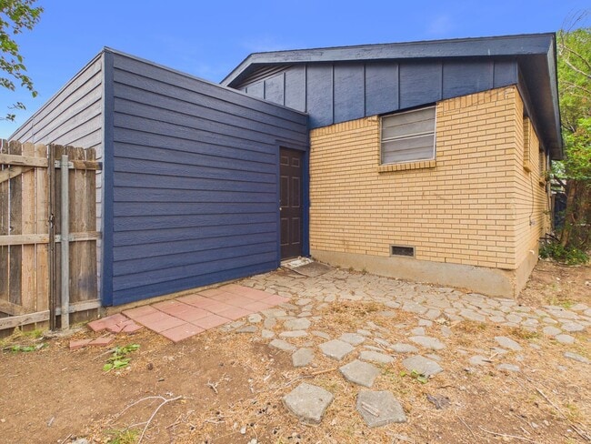 Building Photo - 3319 Teckla Blvd