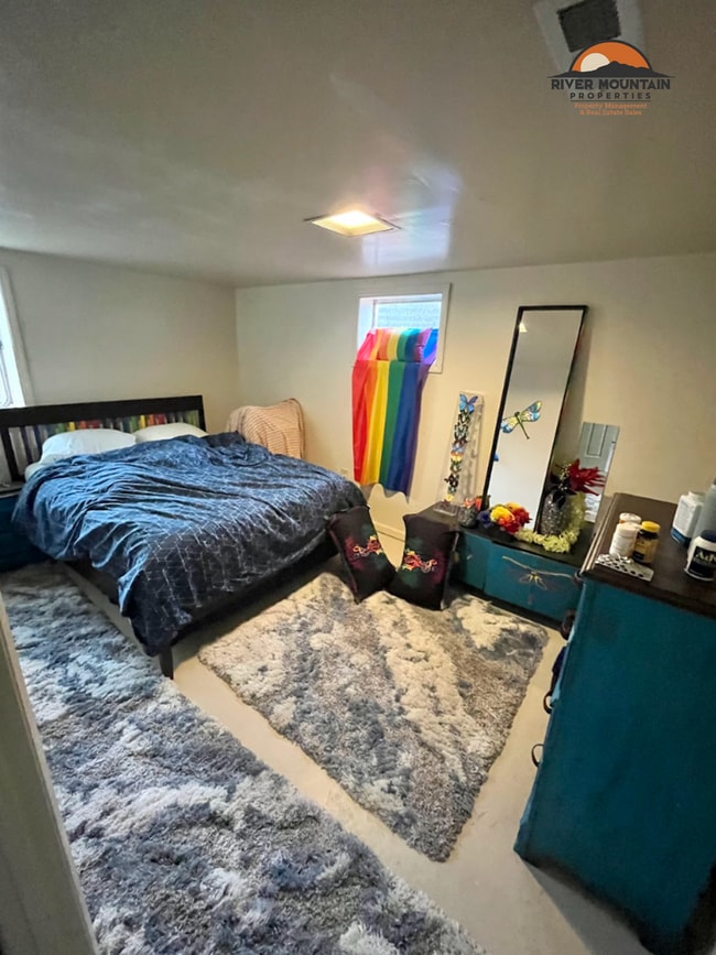 Building Photo - 3 Bedroom Home with Carport in Blacksburg