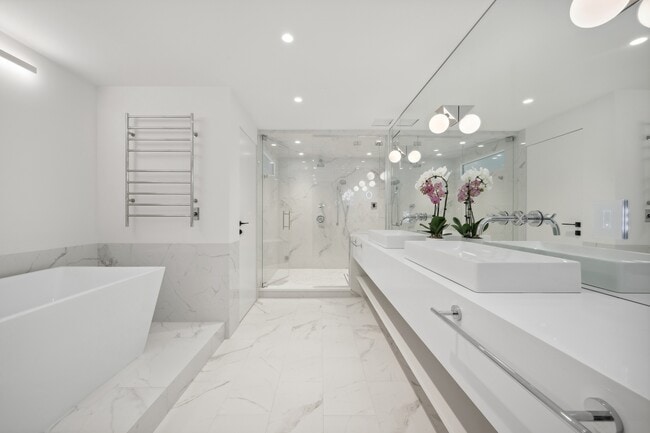 Building Photo - 180 E Pearson St