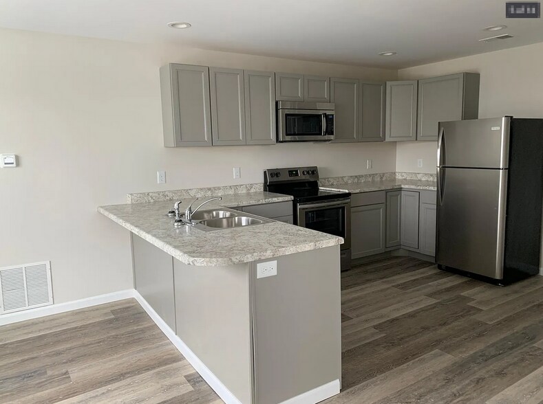 Kitchen - 9029 Landon Ln