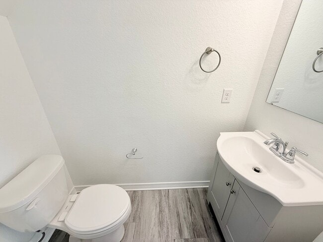 Building Photo - Spacious 4-Bedroom Home