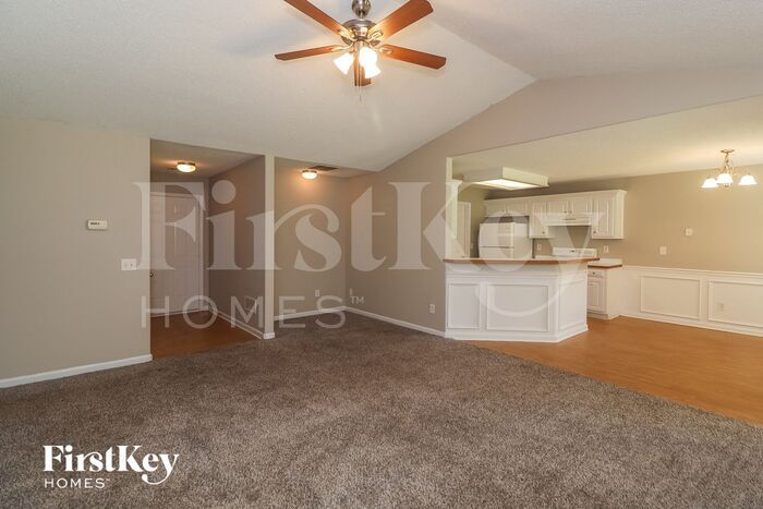Building Photo - 464 Raymond Dr