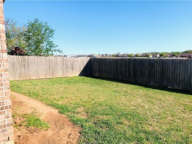 Building Photo - Available NOW! 3/2 in highly desirable Creek Meadows!!