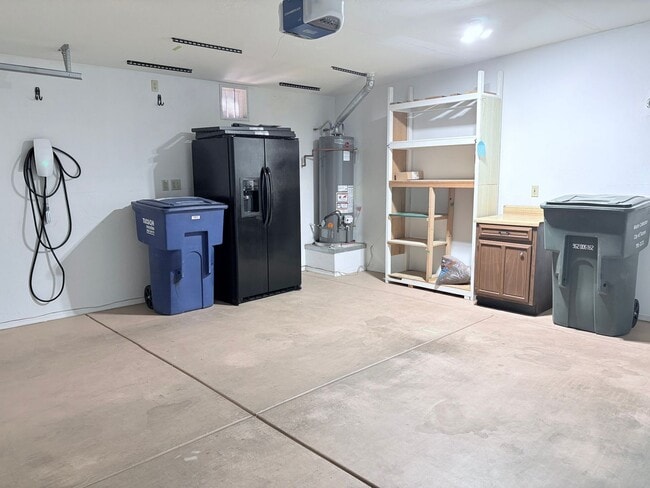 Building Photo - *AVAILABLE NOW* Gorgeous 3 bed/2 bath home...