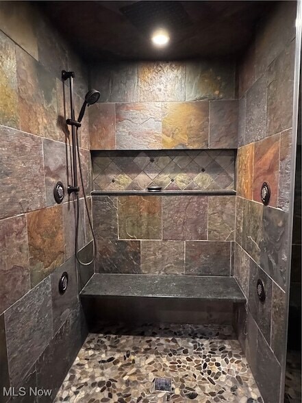 Building Photo - 7633 Hidden Valley Dr