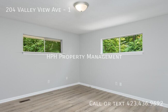 Building Photo - 204 Valley View Ave