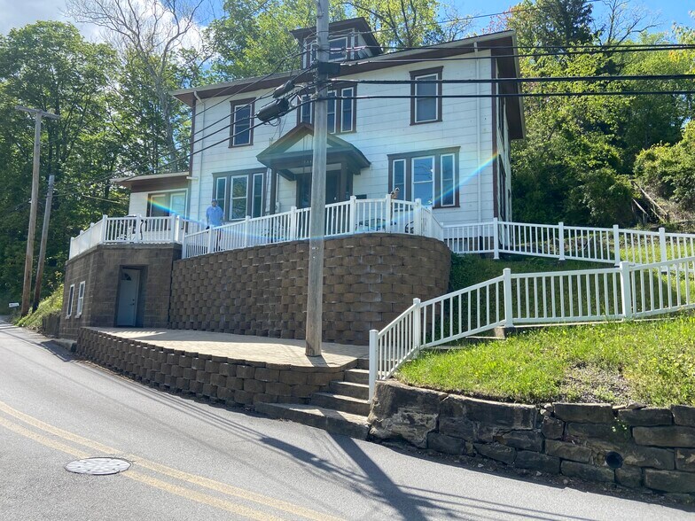Main view - 834 College Ave