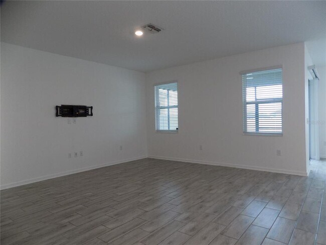 Building Photo - 1713 Chatsworth Cir