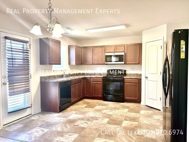 Building Photo - 1840 Juniper Dr