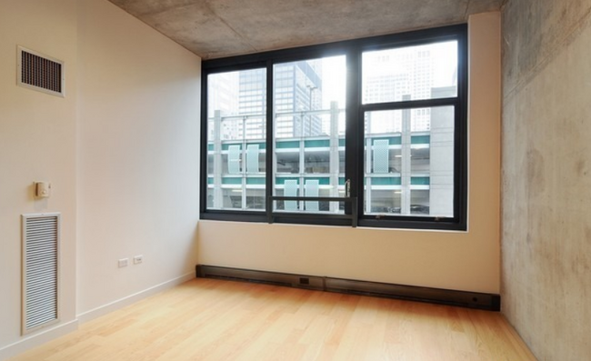 Building Photo - 235 W Van Buren St
