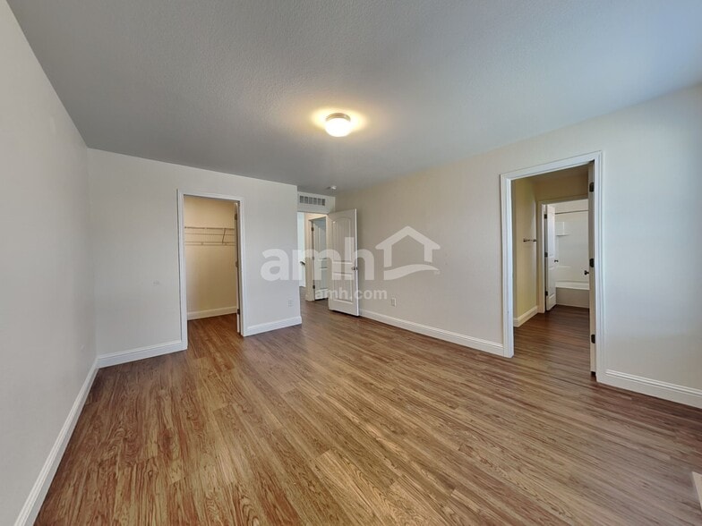 Building Photo - 10187 Dover St