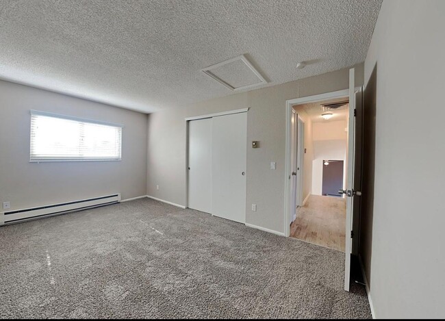 Building Photo - 10964 Elm Dr