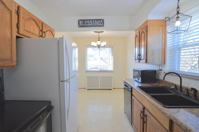 Building Photo - 27 Sunnymede Dr