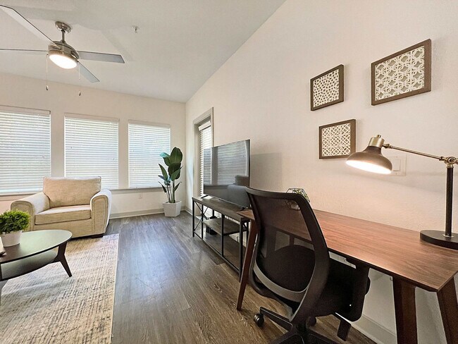 Building Photo - 2615 N Grady Ave