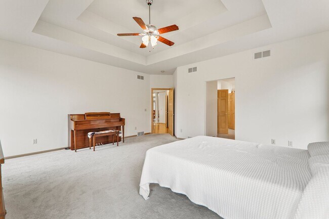 Building Photo - 9621 Shadow Wood Dr