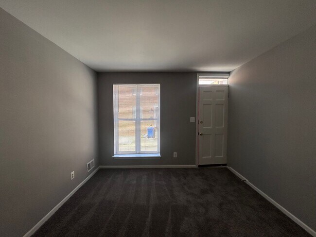 Building Photo - Baltimore - 2 bedrooms and 1 bath Available!
