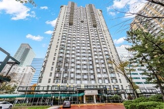 Building Photo - 45 River Dr S