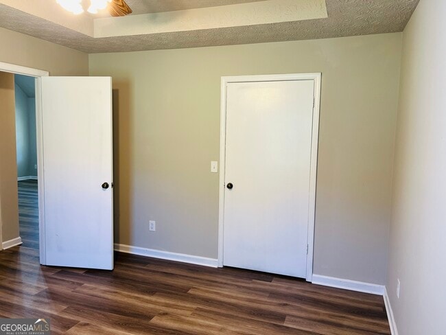 Building Photo - 10 Fredda Ln