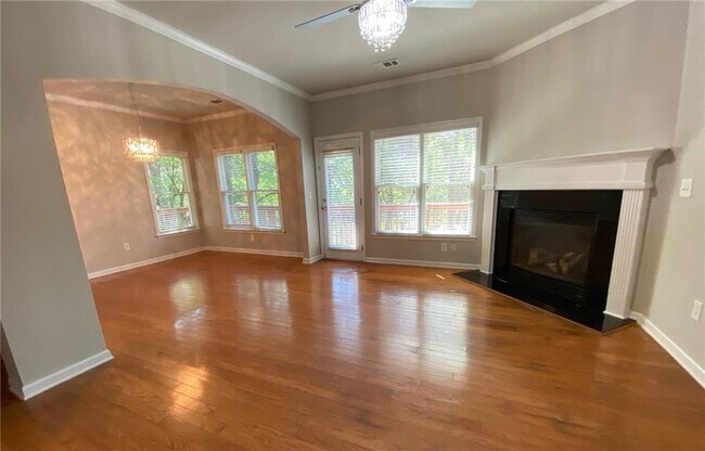 Building Photo - 1664 Oakbrook Lake Dr NW
