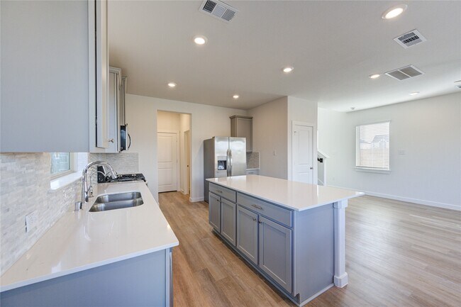 Building Photo - 31918 Holland Arbor Trl
