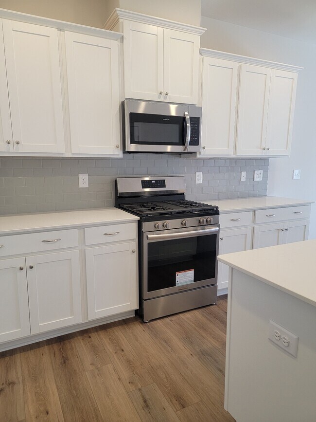 Building Photo - 44 Fernhill Ln