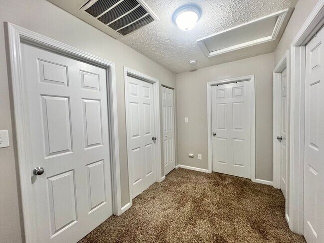 Building Photo - 2019 Spring Creek Dr