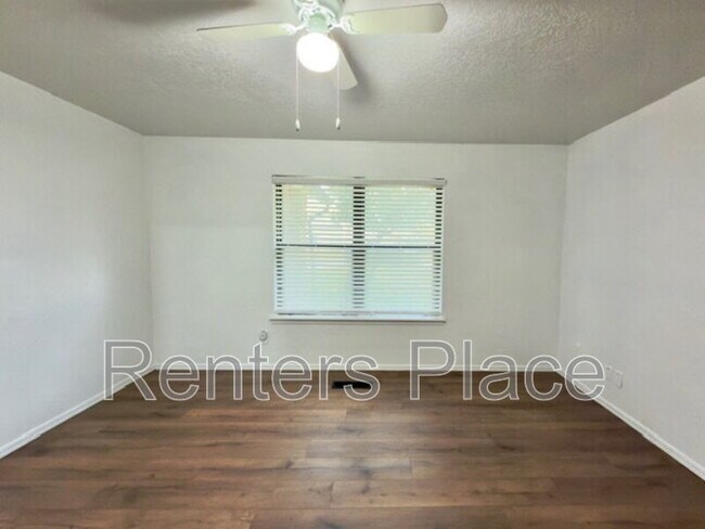 Building Photo - 1907 E 66th Pl