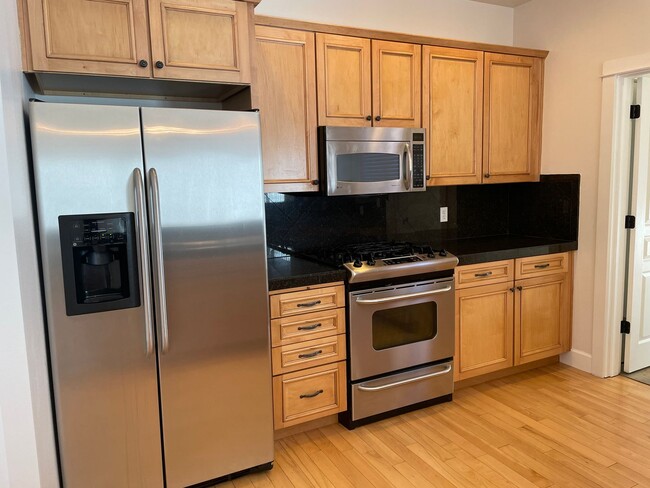 Building Photo - Old Mill Townhome Available 5/15