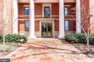 Building Photo - 3D Virtual Tour: https://my.matterport.com...