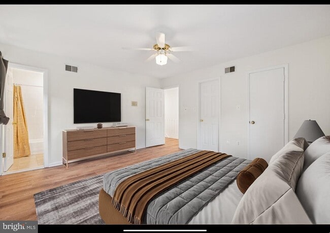 Building Photo - 12260 Greenleaf Ave