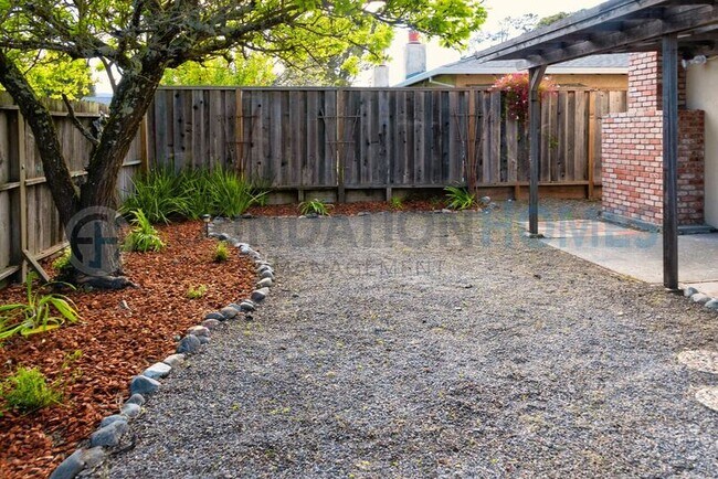 Building Photo - 404 San Marin Dr
