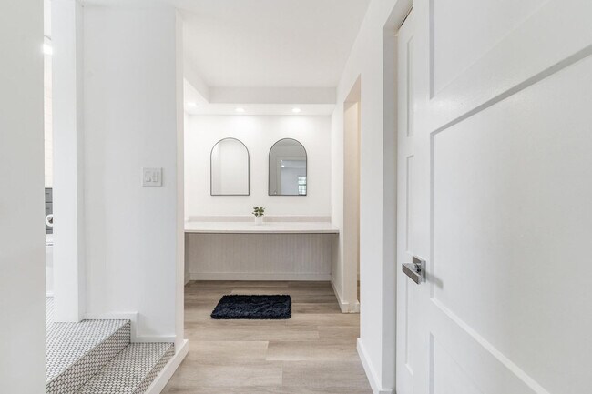 Building Photo - 809 SW 14th Ct