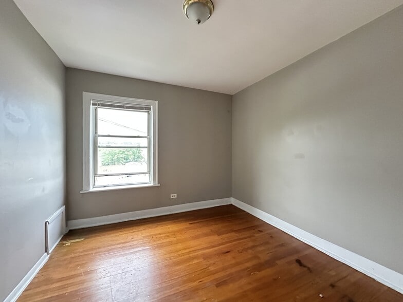 Building Photo - 6710 S Claremont Ave